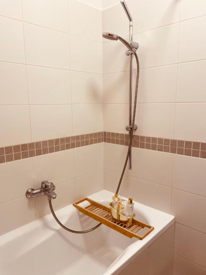 Luxury 4-Bedroom Apartment In Centre - Self-Check In & Fast Wifi Warszawa Zewnętrze zdjęcie