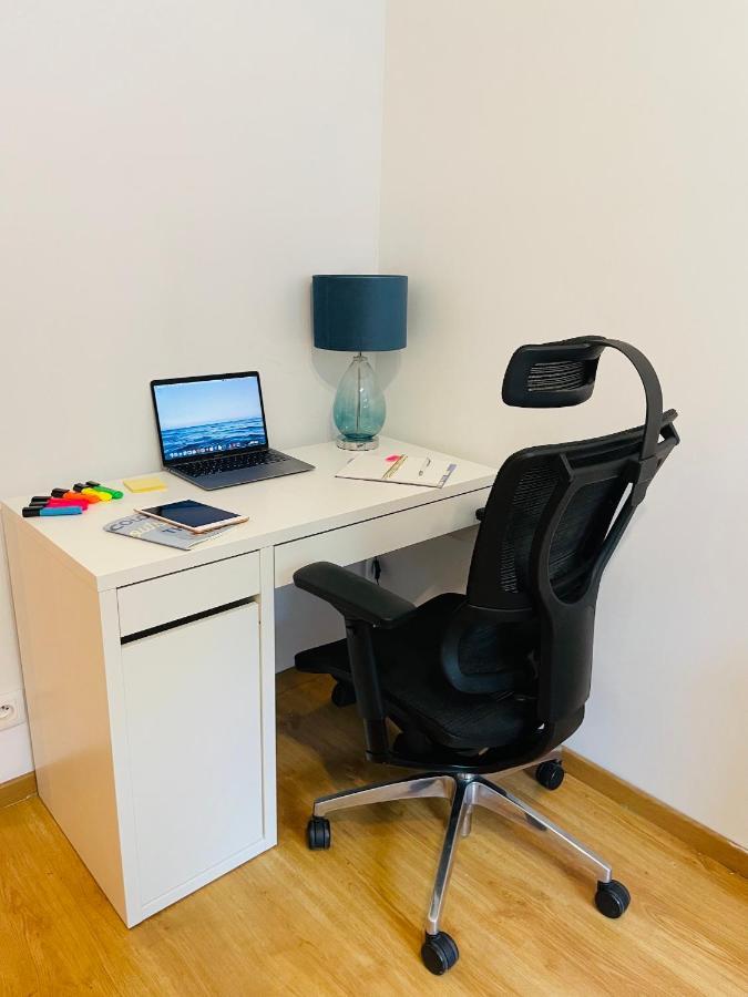 Luxury 4-Bedroom Apartment In Centre - Self-Check In & Fast Wifi Warszawa Zewnętrze zdjęcie