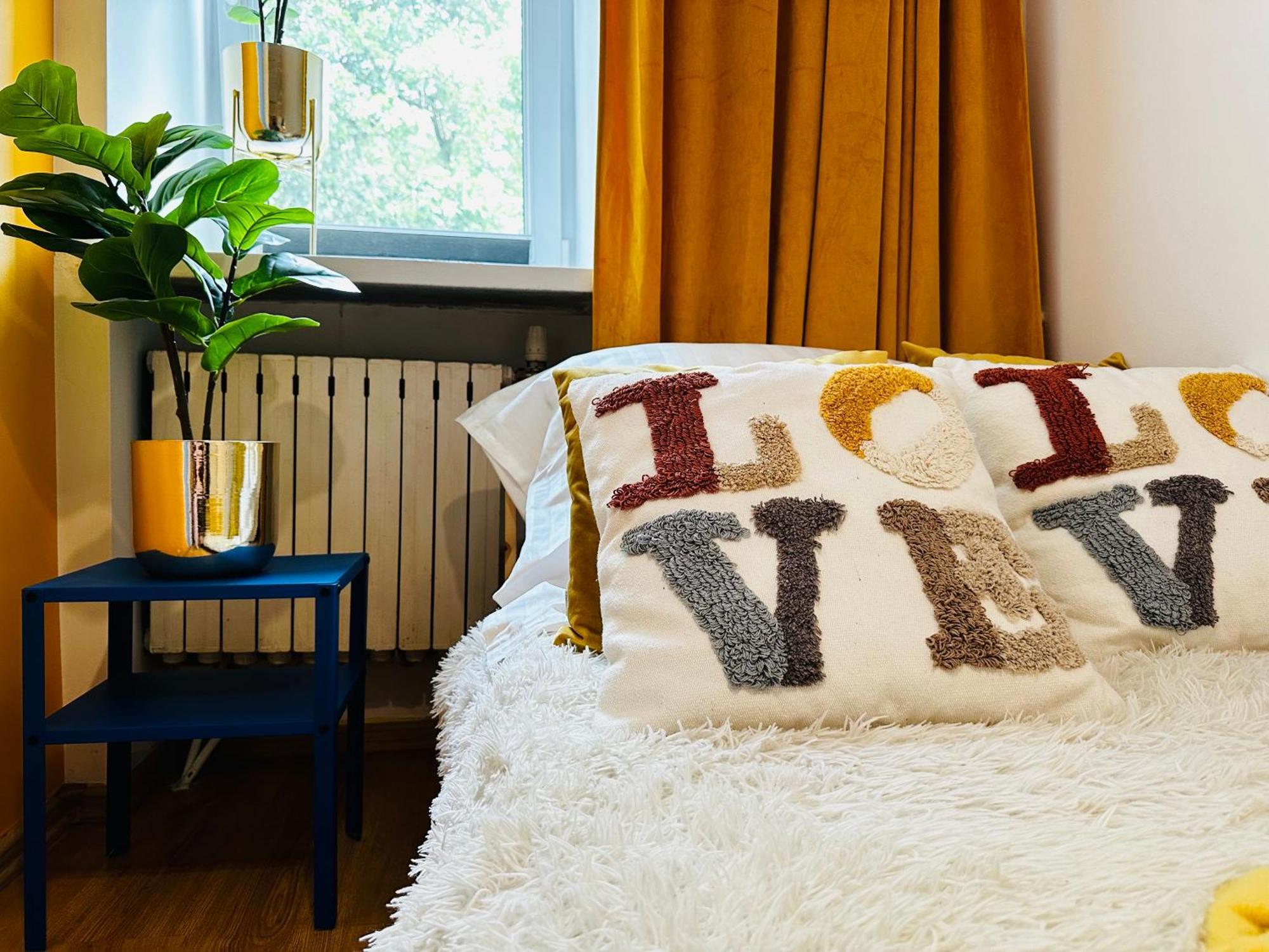 Luxury 4-Bedroom Apartment In Centre - Self-Check In & Fast Wifi Warszawa Zewnętrze zdjęcie